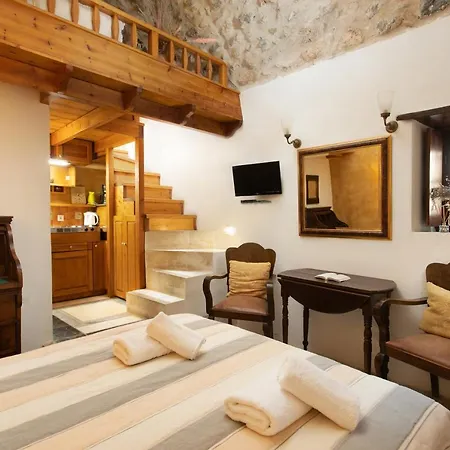 Dorovinis Castlehouses