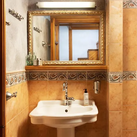 Dorovinis Castlehouses * Monemvasía