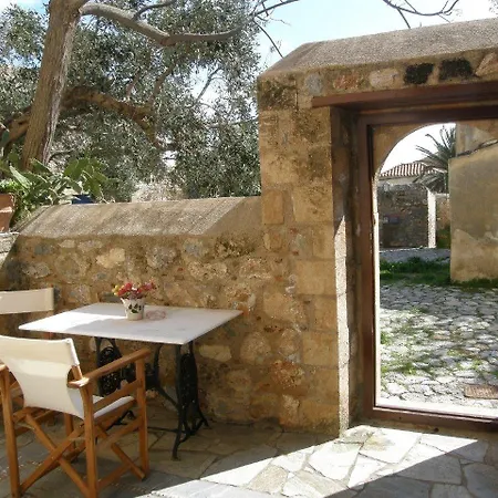 Dorovinis Castlehouses