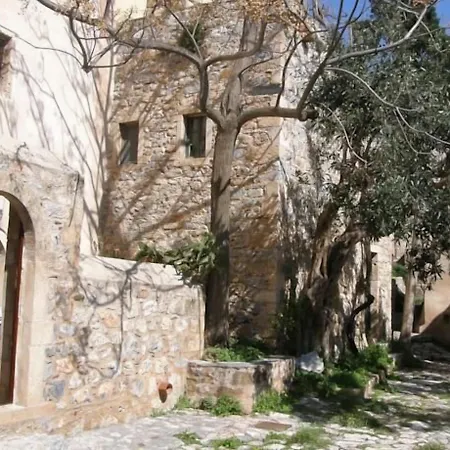 Dorovinis Castlehouses