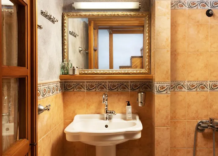 Dorovinis Castlehouses * Monemvasía