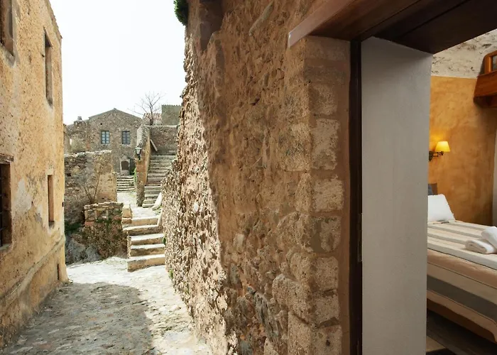 Dorovinis Castlehouses