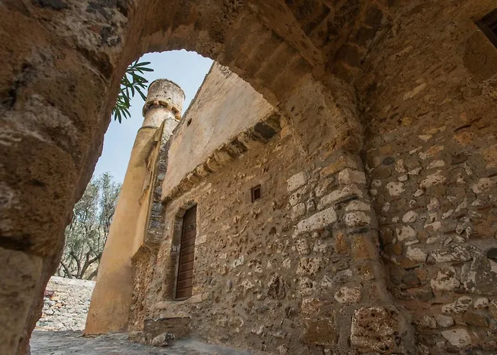 Dorovinis Castlehouses *