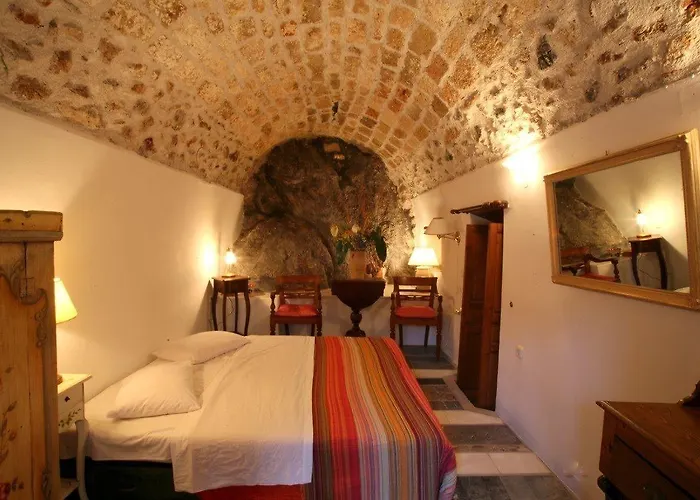 Dorovinis Castlehouses * Monemvasía