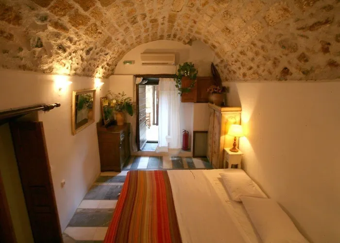 Dorovinis Castlehouses