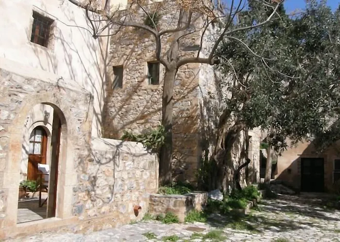 Dorovinis Castlehouses