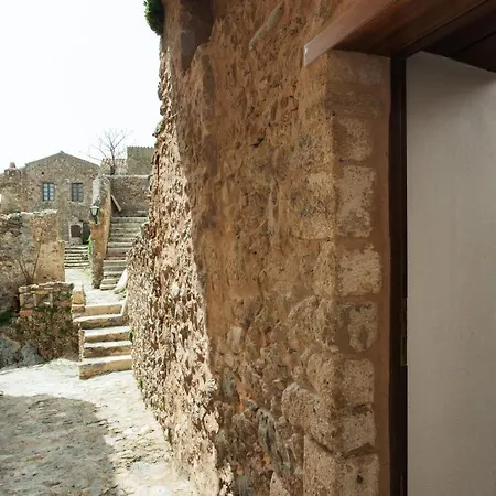 Dorovinis Castlehouses