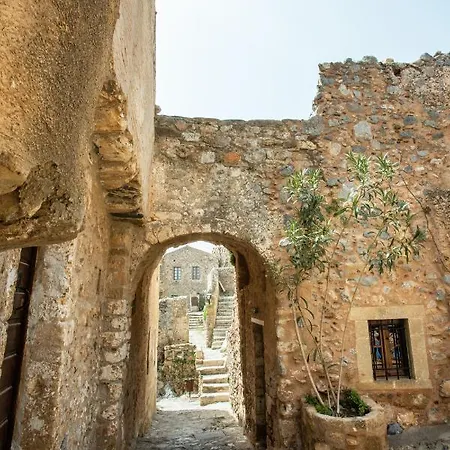 Dorovinis Castlehouses