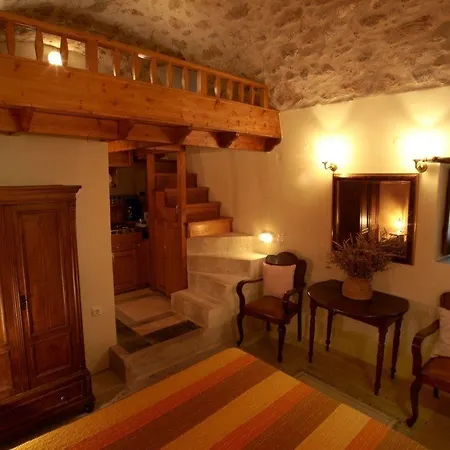 Dorovinis Castlehouses