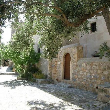 Dorovinis Castlehouses בית נופש