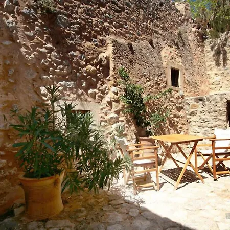 Dorovinis Castlehouses