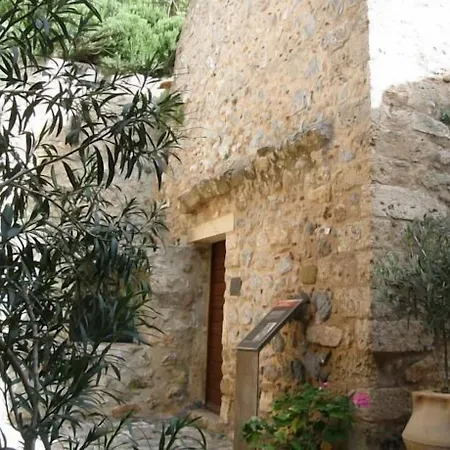 Dorovinis Castlehouses *