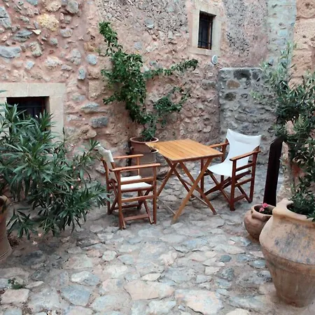 Dorovinis Castlehouses