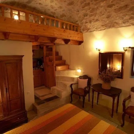 Dorovinis Castlehouses