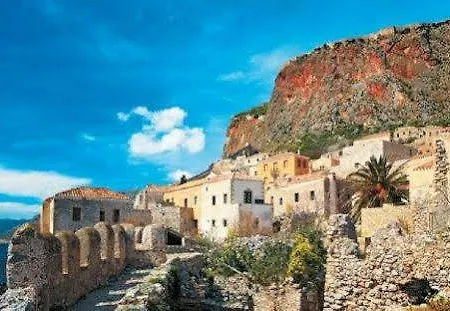 Dorovinis Castlehouses בית נופש *