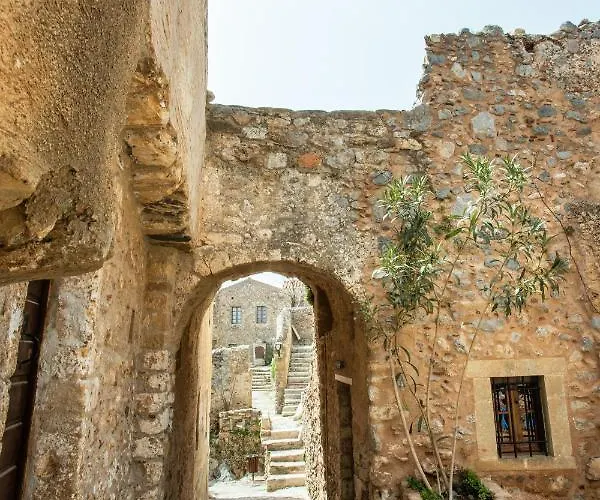 Dorovinis Castlehouses