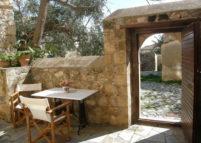 Dorovinis Castlehouses