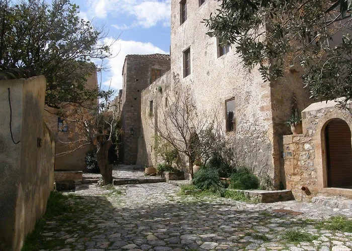 Dorovinis Castlehouses * Monemvasia
