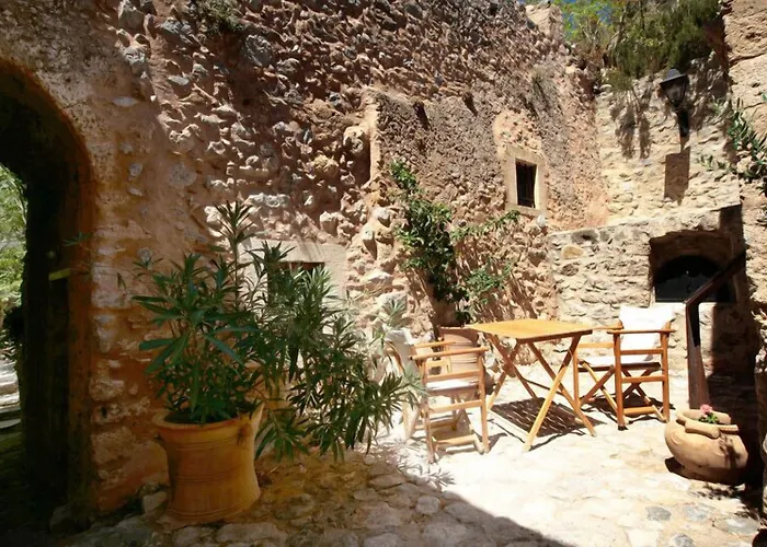 Dorovinis Castlehouses