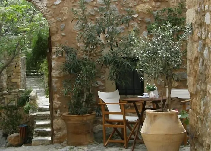 Dorovinis Castlehouses *