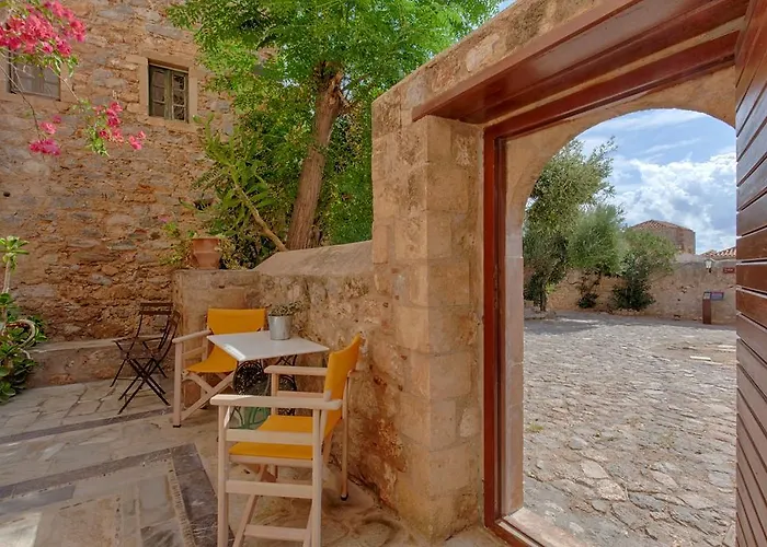 Dorovinis Castlehouses * Μονεμβασιά